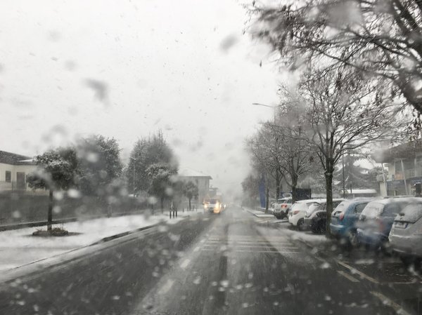 Quelles technologies existent pour améliorer la visibilité arrière d'un utilitaire comme le Mercedes Sprinter?